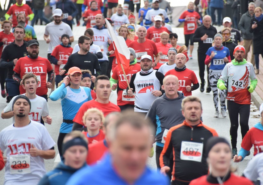 XXIII Bieg Niepodległości i VI Zawody Nordic Walking  z Okazji Święta Niepodległości w Krośnie [ZDJĘCIA]