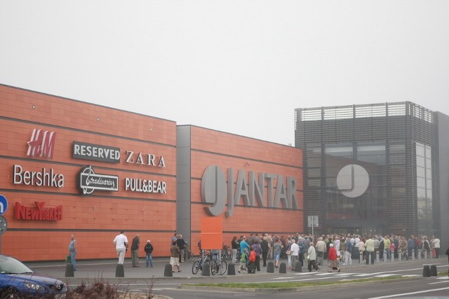 Tłum klientów podczas otwarcia IntermarcheTłum klientów podczas otwarcia Intermarche