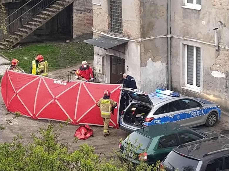 Tragedia w Brzezinach. Mieszkańcy apelują do Andrzeja Dudy o pośmiertne odznaczenie ofiary nożownika