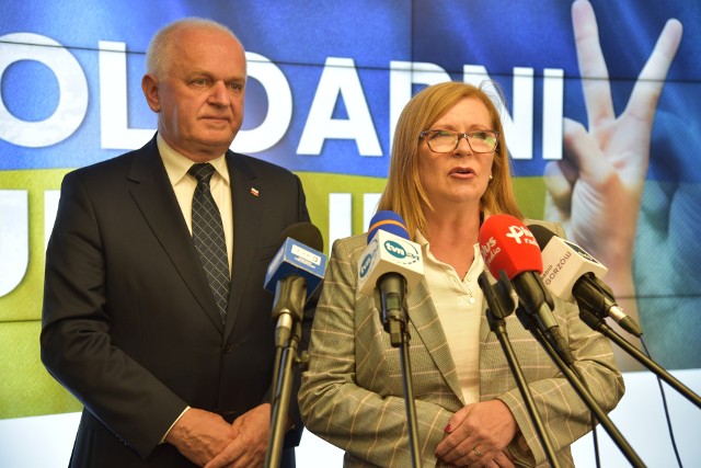 Wicemarszałek Sejmu Małgorzata Gosiewska wzięła udział w konferencji prasowej z wojewodą Władysławem Dajczakiem i posłem Jackiem Kurzępą.