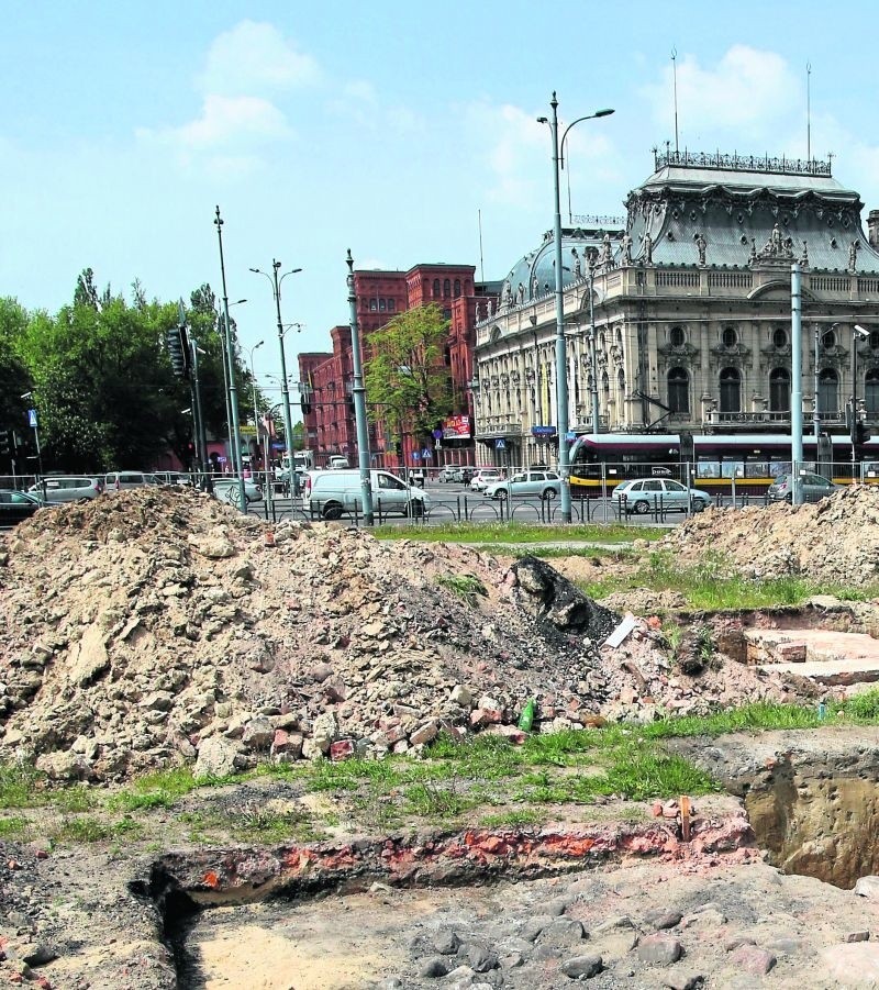 Podczas prac odkryto także fundamenty parterowych domów...