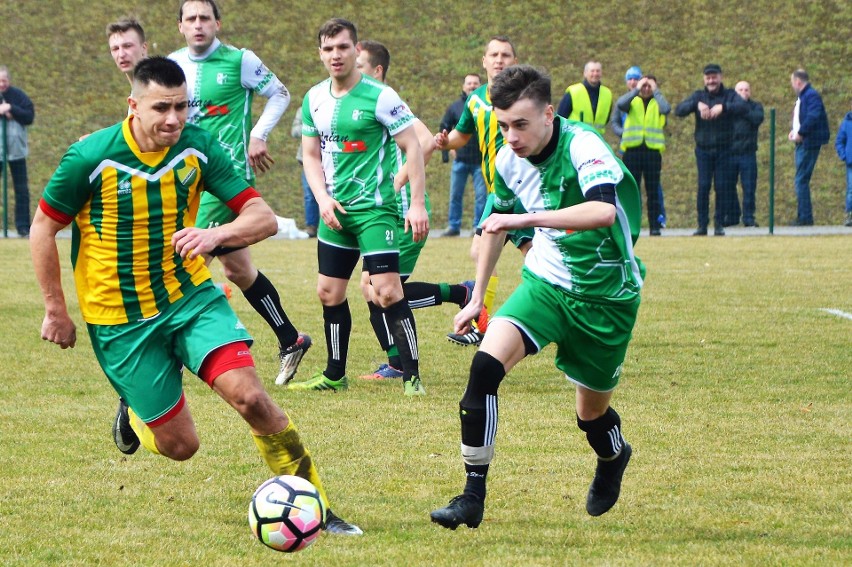 Kamil Szewczyk (z lewej) zdobył dwa gole w Kalwarii...