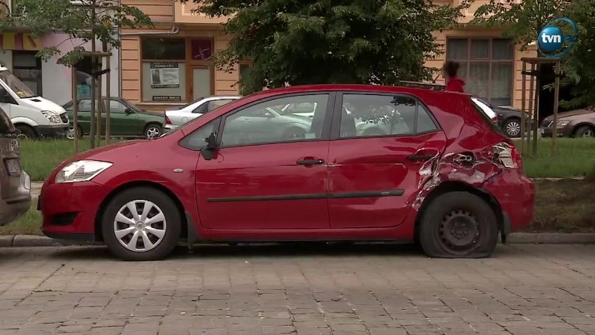 BMW staranowało osiem samochodów na Pereca [FILM]