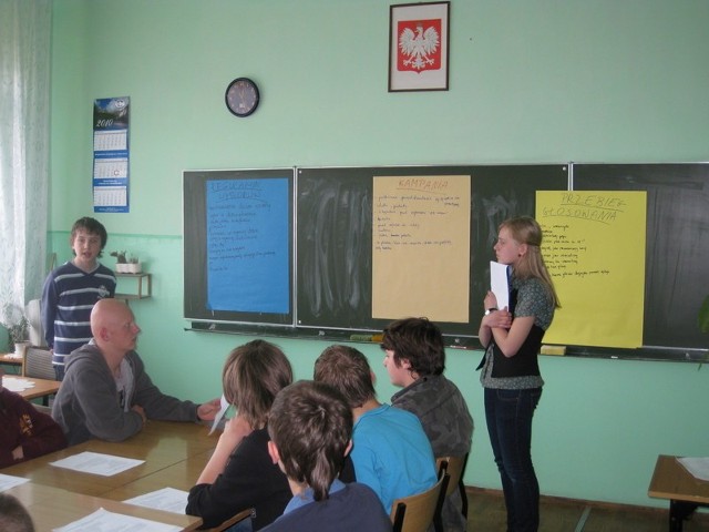 W Publicznym Gimnazjum numer 2 imienia Mikołaja Kopernika w Szydłowcu zorganizowano szkolną debatę dotycząca samorządności uczniowskiej.