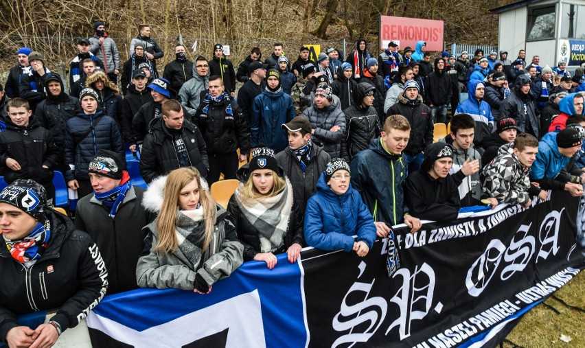 Tempa w A klasie nie zwalnia Zawisza, który jest coraz...