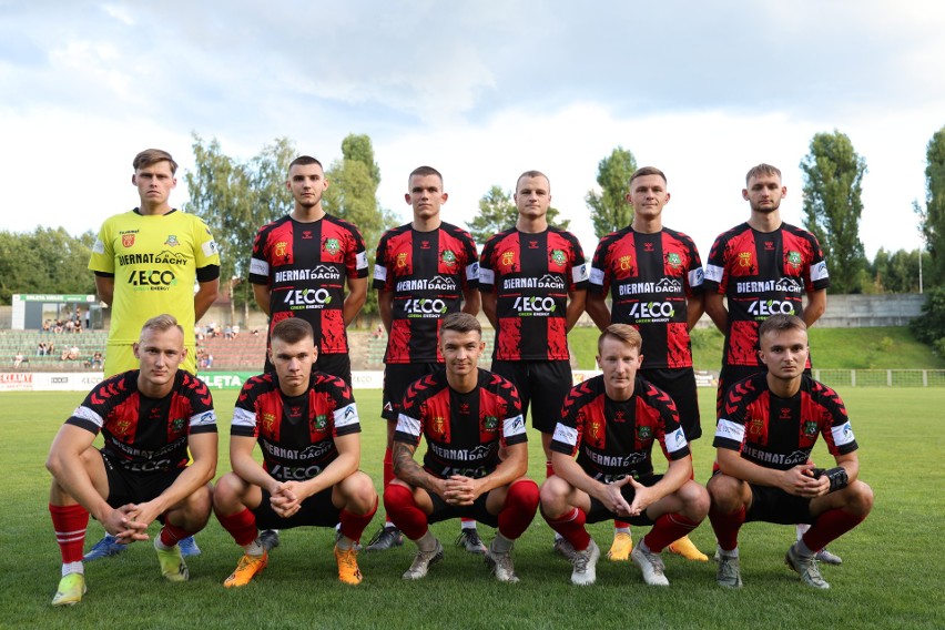 Poznajcie drużynę Orląt Kielce, która w sezonie 2023/2024 zagra w Hummel 4. Lidze. Oto zdjęcia wszystkich zawodników i trenerów