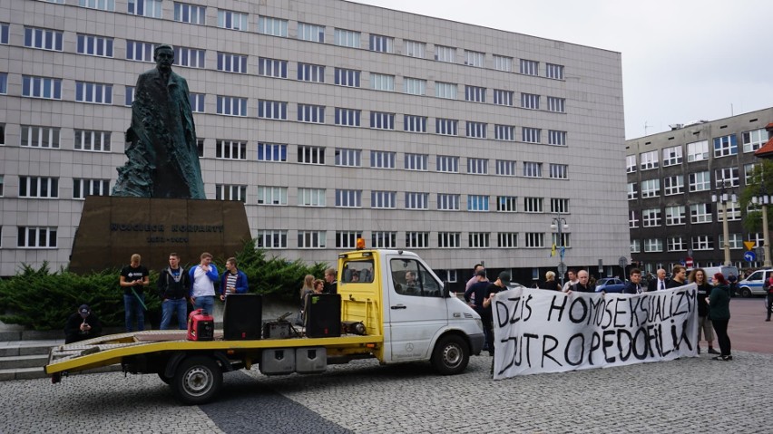 Manifestacja narodowców w Katowicach przeciw Marszowi Równości ZDJĘCIA