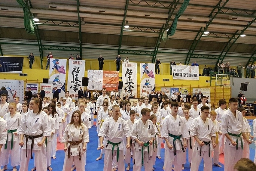 Karatecy Skarżyskiego Klubu Sportów Walki przywieźli medale z ogólnopolskiego turnieju w Będzinie