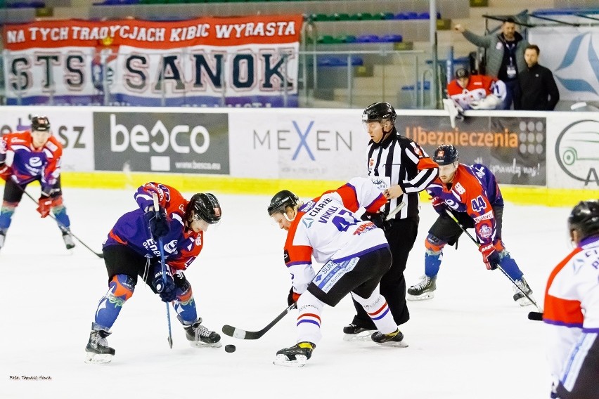 Polska Hokej Liga. Ciarko STS Sanok ambitnie powalczył z Energą Toruń, ale popełnił za dużo błędów i przegrał 2:4