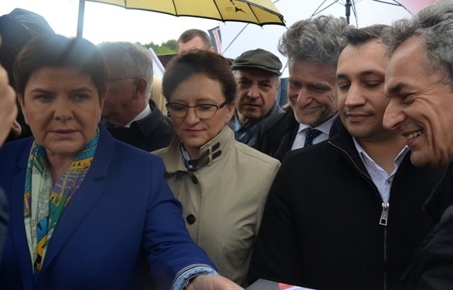 Wicepremier Beata Szydło (pierwsza z lewej) gościła we wtorek w Kazimierzy Wielkiej.