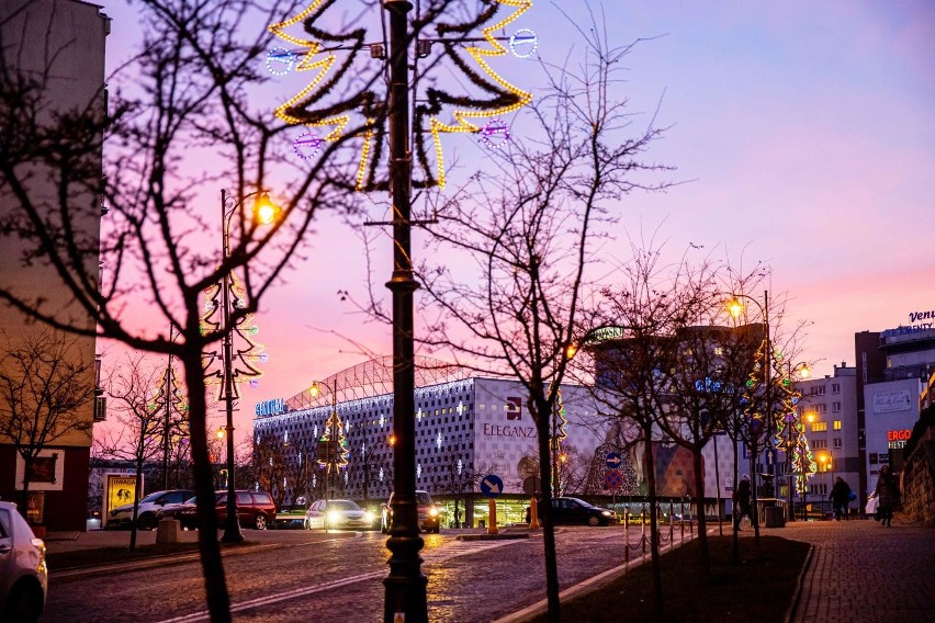 Białystok. Konserwator nie zgodziła się wpisać do rejestru zabytków tęczy na Centralu. PSS Społem musi zmienić swój wniosek [ZDJĘCIA]