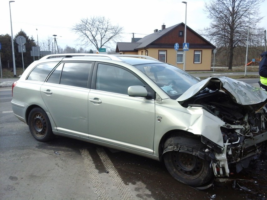 Lewki. Wypadek na DK 66 na trasie Bielsk Podlaski - Kleszczele. Jedna osoba trafiła do szpitala [ZDJĘCIA]