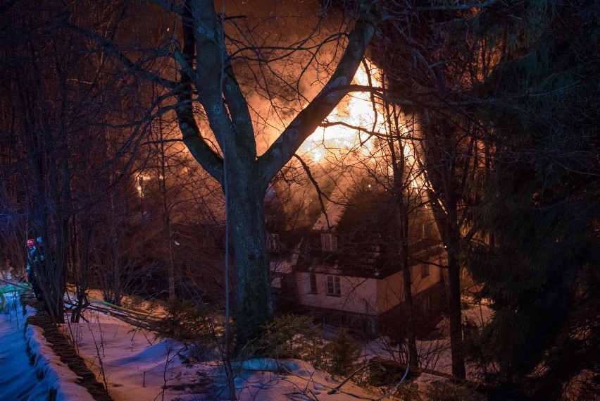 Kościelisko. Ogromny pożar budynku na Salamandrze [ZDJĘCIA]