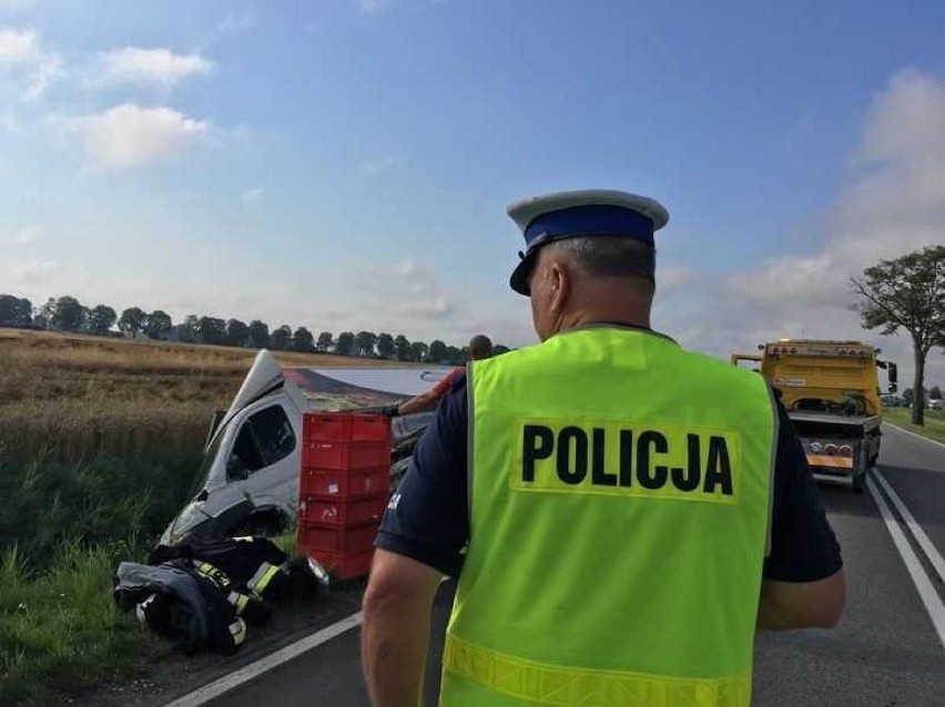 Wypadek w Starym Polu na drodze krajowej nr 22 z udziałem trzech samochodów 26.07. Dwie osoby zostały zabrane do szpitala 