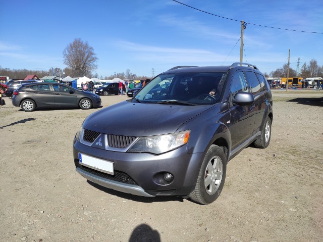 Mitsubishi Outlander. Moc: 140 KM. Pojemność silnika: 2.0. Diesel. Rok produkcji: 2007. Cena: 21 tys. zł 