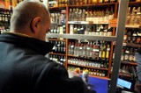 Krakowianie opowiedzieli się  za ograniczeniem godzin sprzedaży alkoholu w sklepach. Jak głosowały dzielnice?