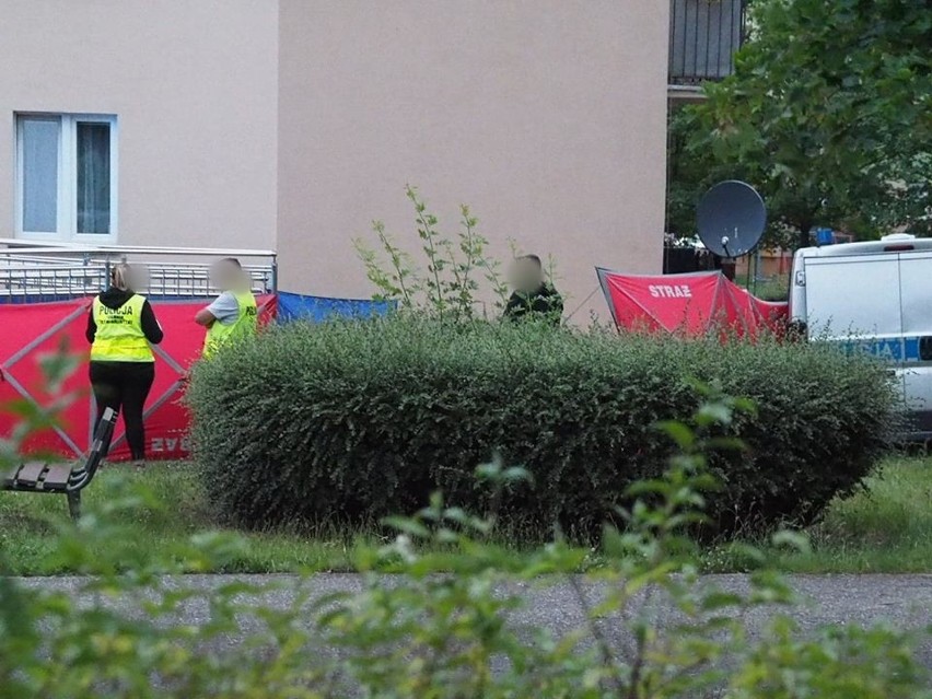 Tragedia w Koszalinie w wieżowcu. Nie żyje dwójka małych...