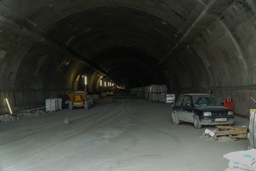 Zakopianka. Tunel pod Luboniem Małym - za kilka miesięcy kierowcy będą mogli nim pojechać [NOWE ZDJĘCIA]