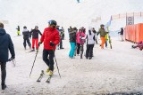 Krynica-Zdrój. Stacja narciarska na Jaworzynie Krynickiej rozpoczęła sezon. W niedzielne popołudnie stok był pełny [ZDJĘCIA]