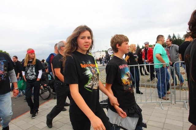 Iron Maiden w Poznaniu: Tłumy fanów zmierzają na koncert