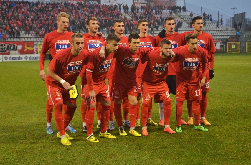 Widzew Łódź - GKS Katowice 1:1 Policja weszła na stadion, kibice nie wychodzą z trybun!