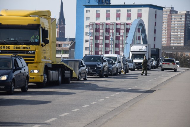 W Lubuskiem wznowiono ruch kołowy na 3 przejściach granicznych: w Słubicach, Kostrzynie nad Odrą i Gubinie.