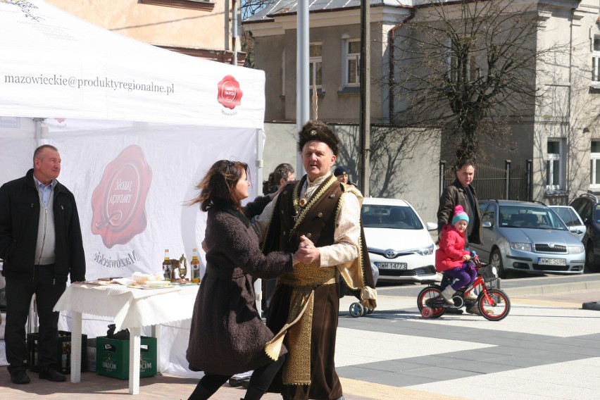 Ostrów Mazowiecka. Jarmark Wielkanocny 2019. W niedzielę palmową odbył się kiermasz rękodzieła i ozdób świątecznych.