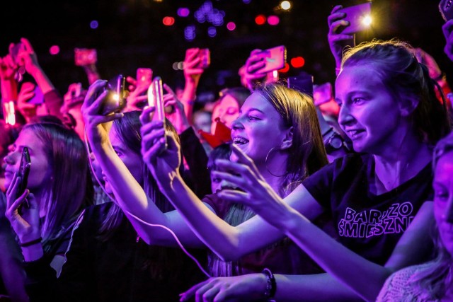 Sylwester na Rynku we Wrocławiu startuje o 19.30. Zabawa potrwa do 2 w nocy znamy kolejność, w jakiej poszczególni artyści będą pojawiali się na scenie - sprawdź dokładne godziny na kolejnych slajdach, posługując się klawiszami strzałek, myszką lub gestami.