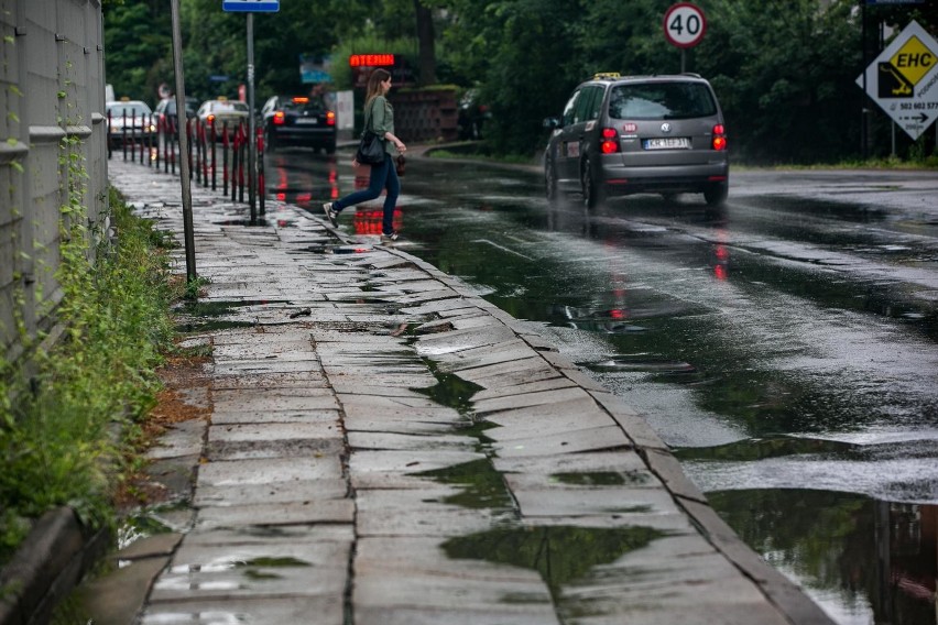 Ulica Królowej Jadwigi jest w fatalnym stanie