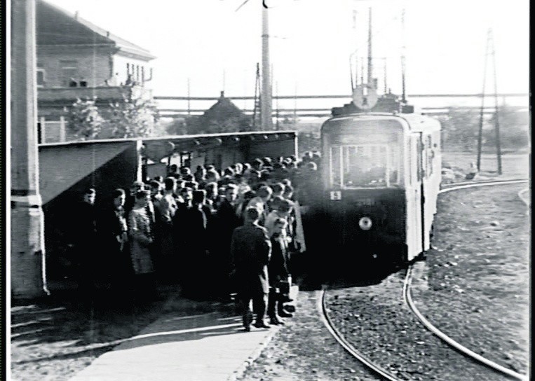 Pętla tramwajowa przed hutą, na Kucelinie. Początek lat 60....