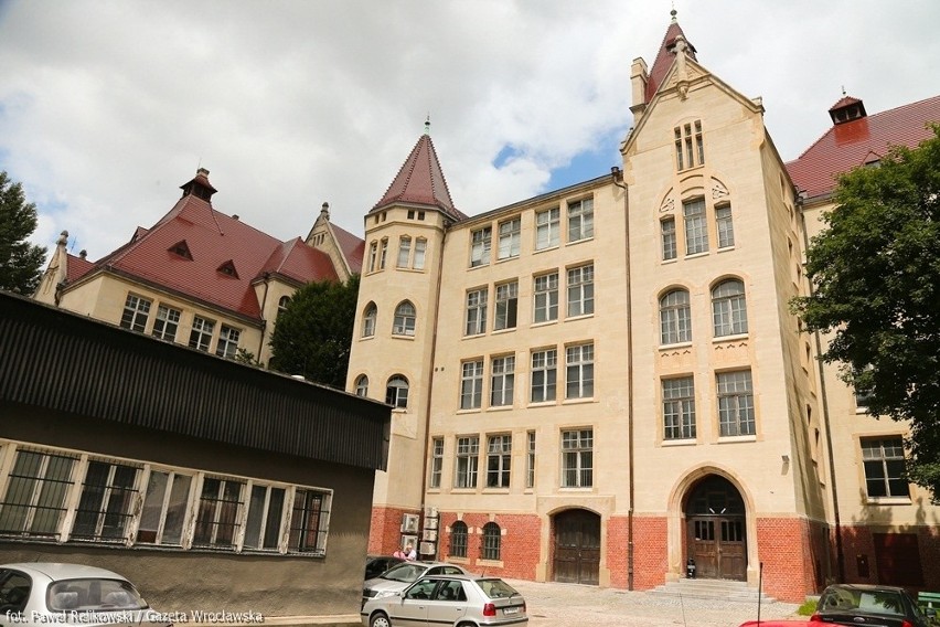 Wrocław: Zobacz, jak zmienił się gmach Wydziału Architektury (ZDJĘCIA)
