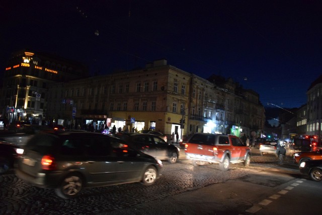 Utrapieniem mieszkańców Lwowa są częste przerwy w dostawie prądu.