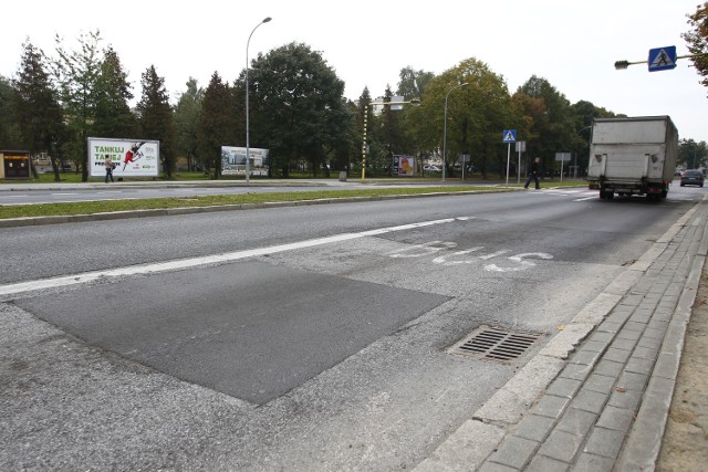 Odremontowana ulica Lubelska została uszkodzona podczas przebudowy sieci podziemnych. Zdaniem naszych czytelników, asfalt trzeba było uzupełnić tu na całej szerokości, a nie tylko połatać.