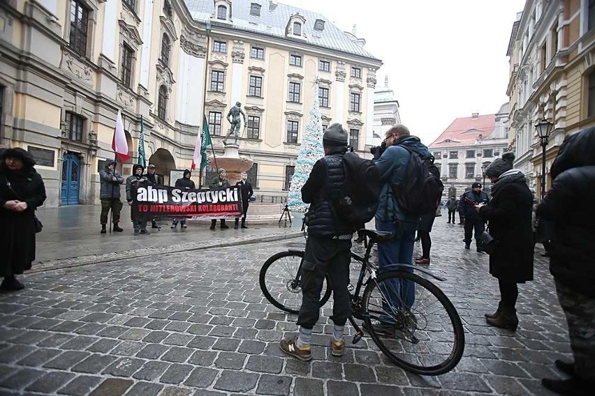 "Dziś tablica Szeptyckiego, niedługo pomnik Hitlera". Protest pod Uniwersytetem Wrocławskim
