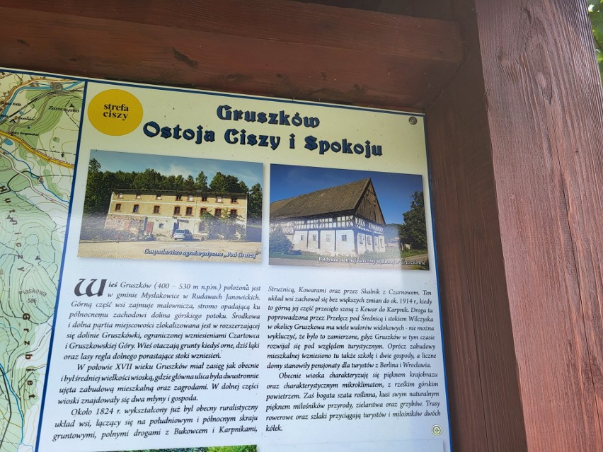 Wieś schowana jest w dolinie pomiędzy Gruszkowską Górą, a...