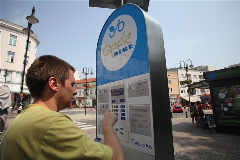 Żeby to zrobić należy wejść na www.nextbike.pl i wpłacić 10...