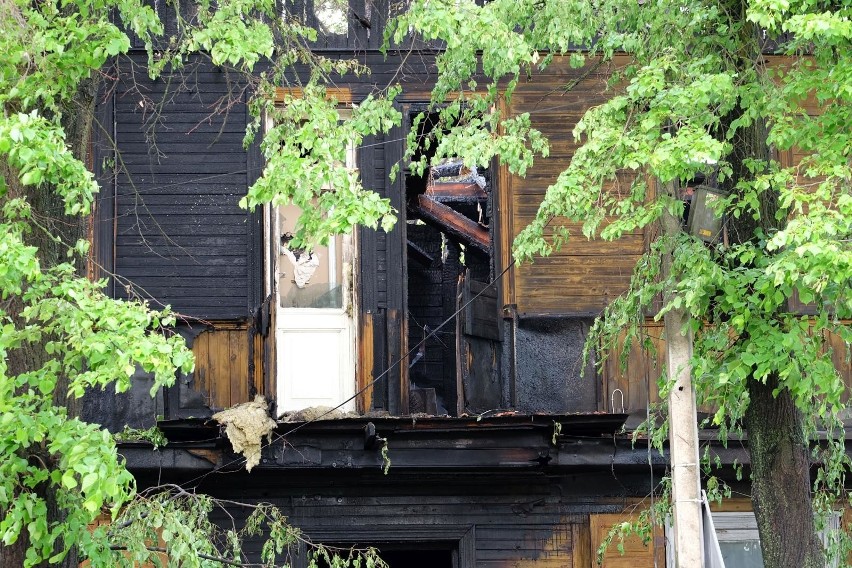 Białystok. Tragiczny pożar domu przy ul. Grunwaldzkiej. Trzy osoby nie żyją. Dwie - odpowiedzą za nieudzielenie pomocy (zdjęcia)