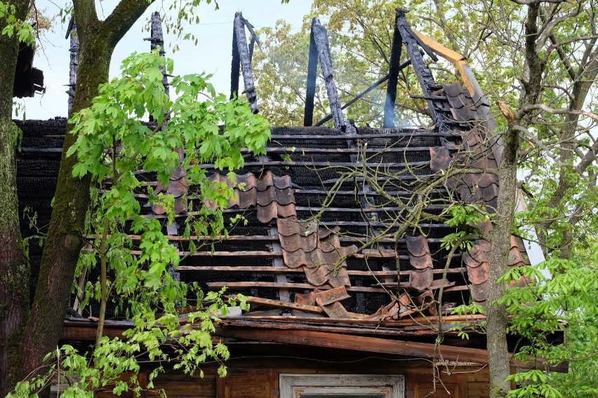 Białystok. Tragiczny pożar domu przy ul. Grunwaldzkiej. Trzy osoby nie żyją. Dwie - odpowiedzą za nieudzielenie pomocy (zdjęcia)