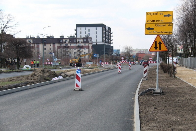 W Dąbrowie Górniczej trwa przebudowa alei Zagłębia...