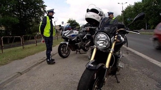 Akcja śląskiej policji. Rozdawali apteczki i obdlaski motocyklistom