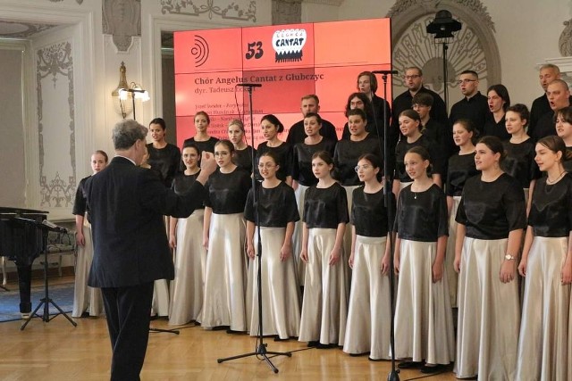 Zespół z Głubczyc, mimo tego, że składał się w większości z młodzieży głubczyckiego liceum, wystąpił w kategorii chórów osób dorosłych i zdobył III miejsce.