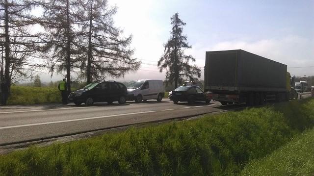 Wypadek na drodze krajowej nr 94 na odcinku Kraków - Olkusz w Szycach>>>