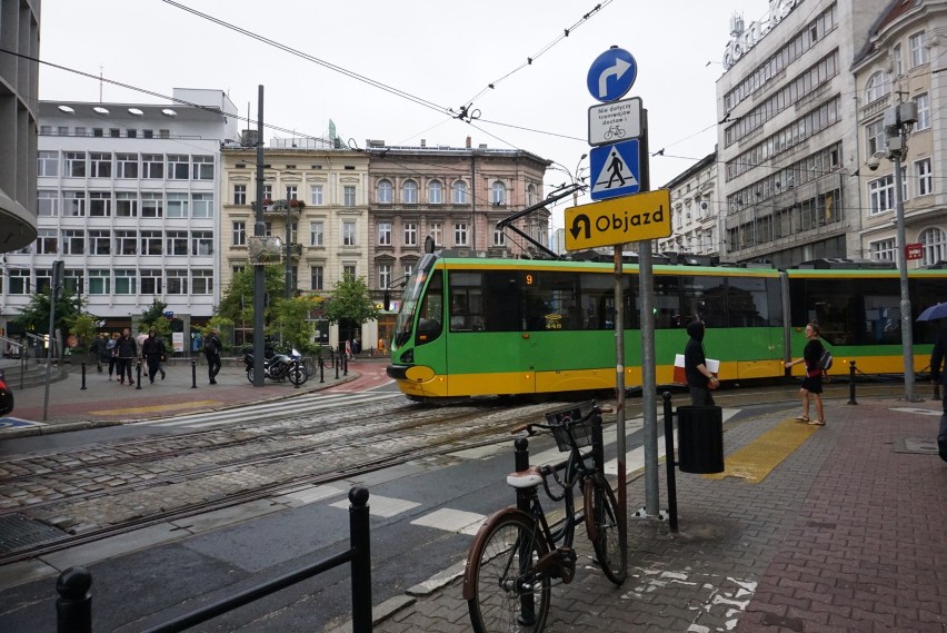 Kolizja tramwaju MPK Poznań i samochodu osobowego na ul....