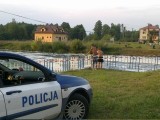 Gm. Ruda Maleniecka. 23-latek skoczył do zalewu w Cieklińsku. Trwają jego poszukiwania
