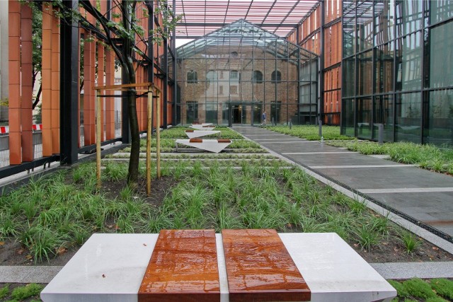 To tylko inspiracja, ale piękna. Tak wygląda oddany do użytku w 2012 roku Małopolski Ogród Sztuki w Krakowie.