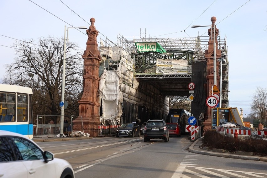 - Dodatkowo tzw. "okno pogodowe", jakie występuje w ciągu...