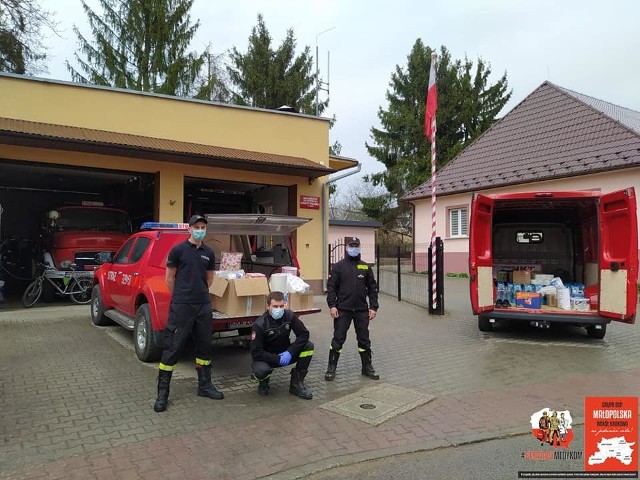 Podkrakowscy strażacy pomagający medykom z Krakowa przerzucili w święta swoje wsparcie dla potrzebującego Domu Pomocy Społecznej z Bochni