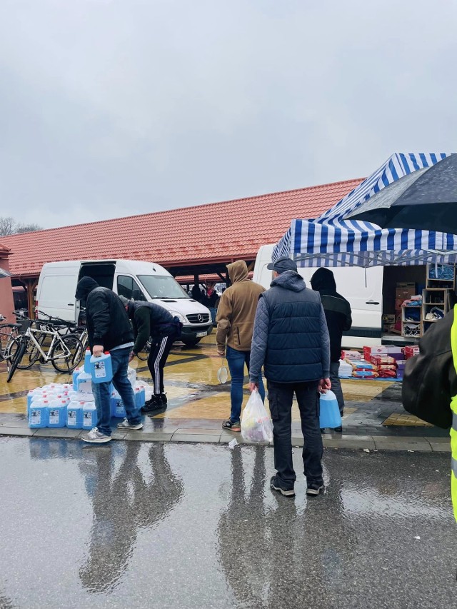 Niedzielna giełda samochodowa w Sokołowie Małopolskim.