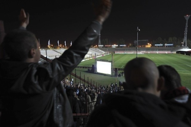 Kibice ŁKS oglądali derby na telebimie na swoim stadionie