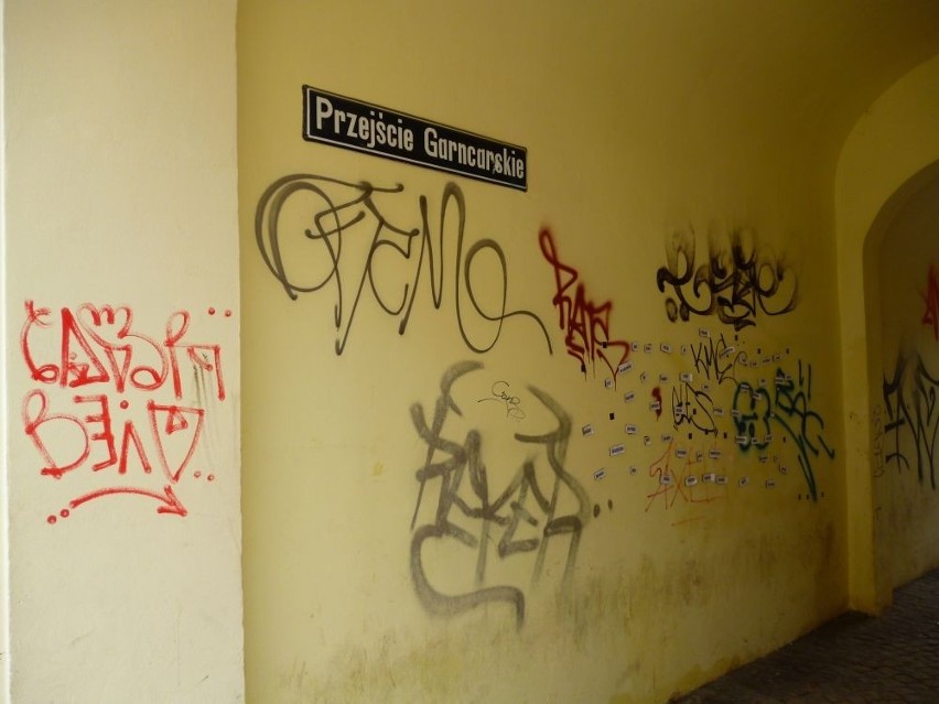 Mój Reporter: Dlaczego Przejście Garncarskie jest całe pokryte graffiti?